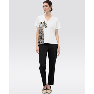 Maglietta con scollo a V con stampa animalier e perline