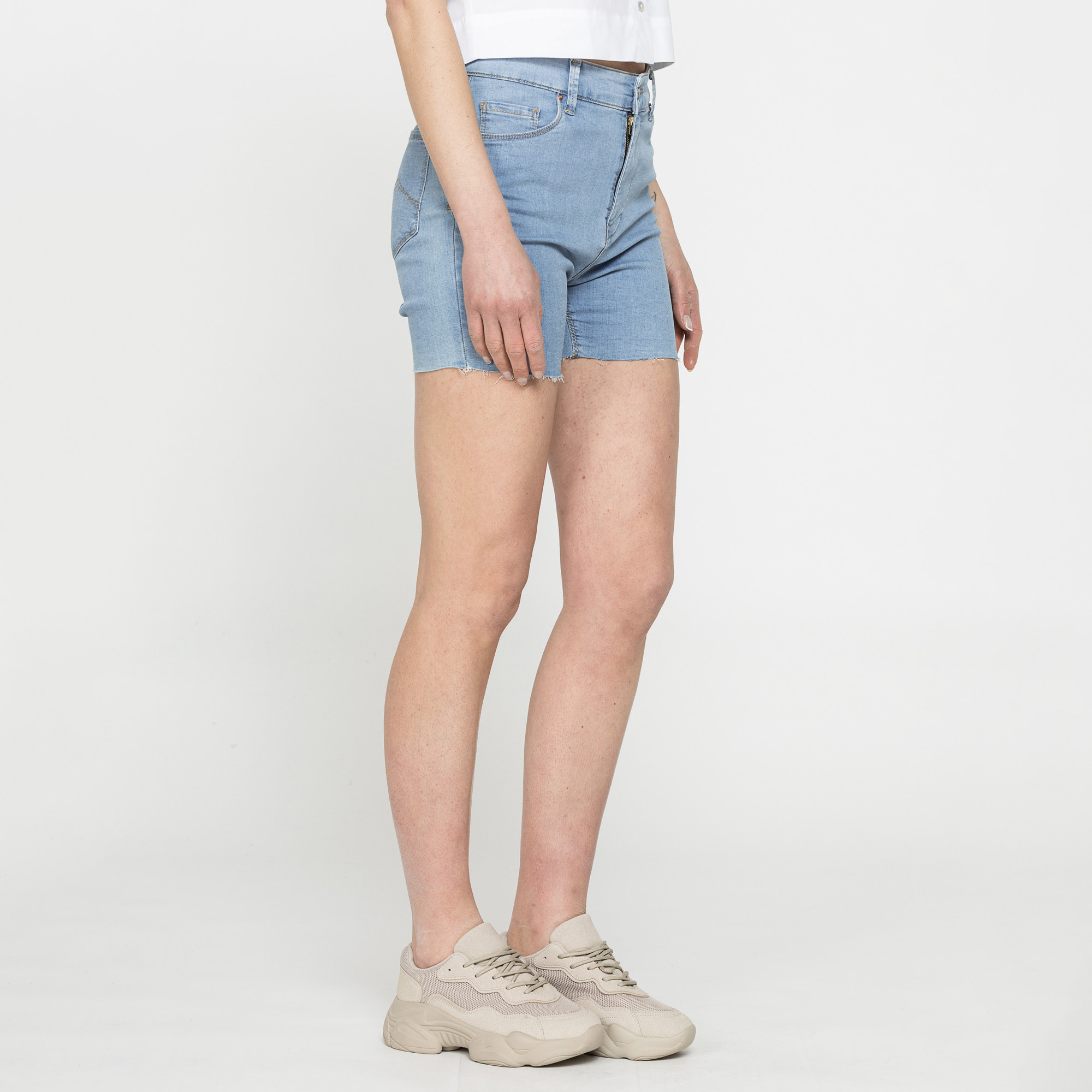 SHORTS ADERENTI A VITA ALTA