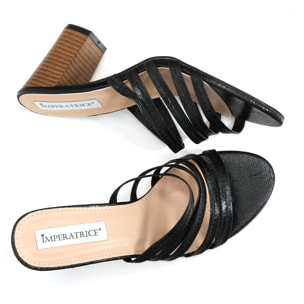 Sandali in simil pelle laminata con tacco comodo