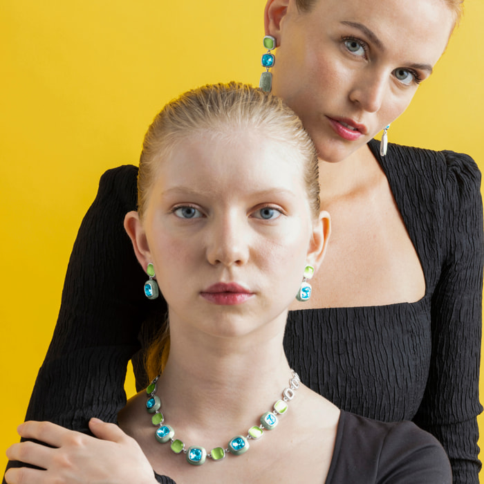 Collar con Cristal Azul acabado plata