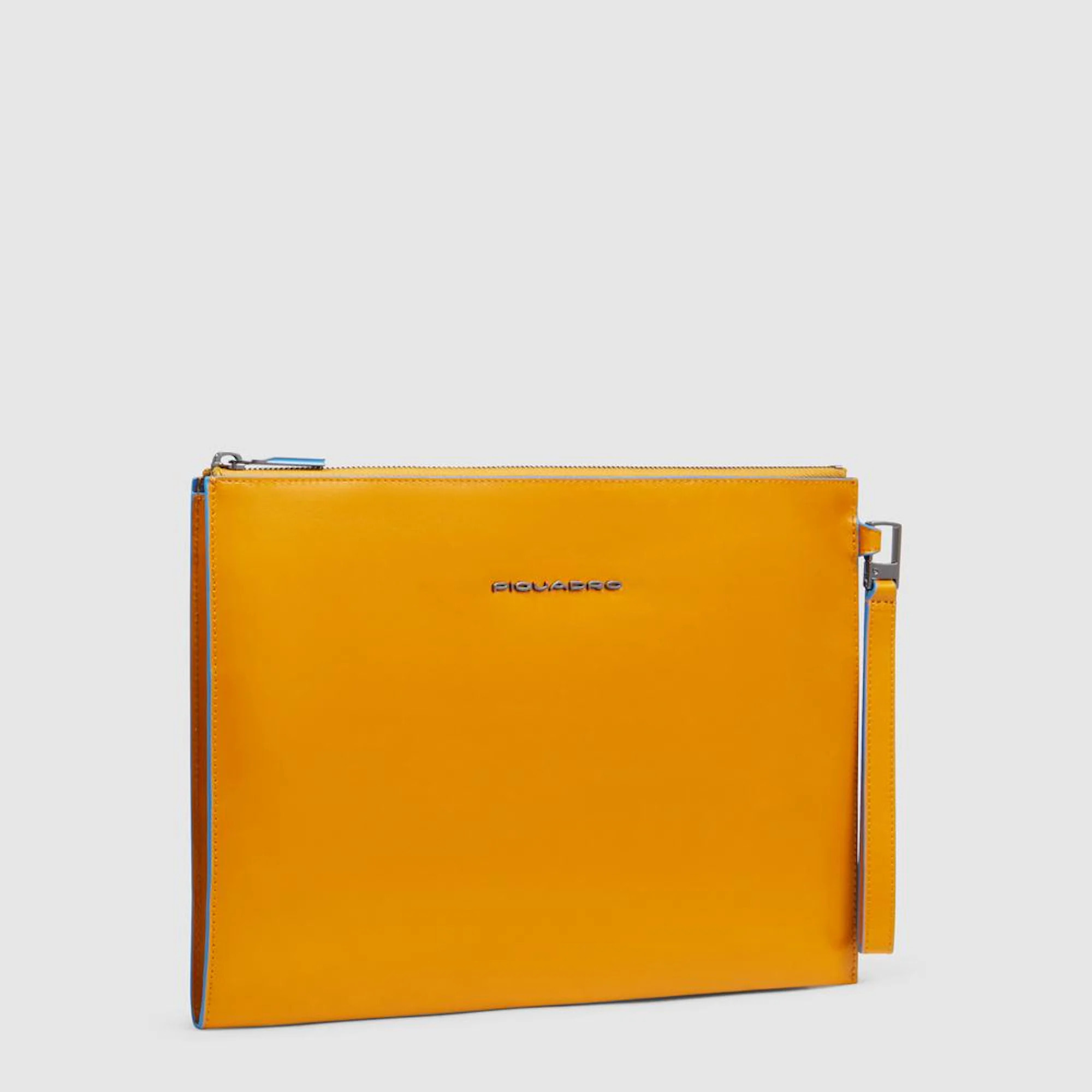 Piquadro Pochette porta iPad® in pelle con polsiera rimovibile e tasca per AirPods®