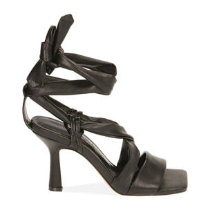 Sandalias negras con cordones, tacón 8,5 cm.