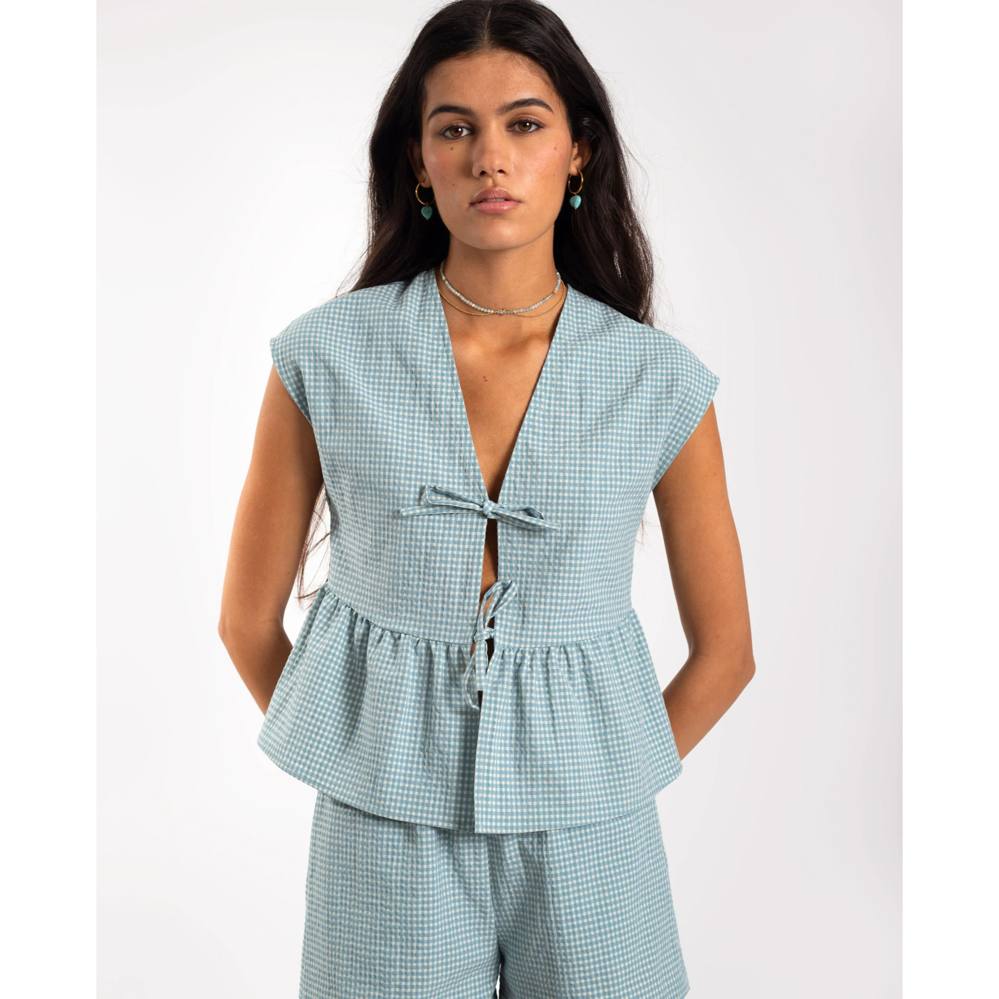 Blusa de mujer con lazos y estampado vichy