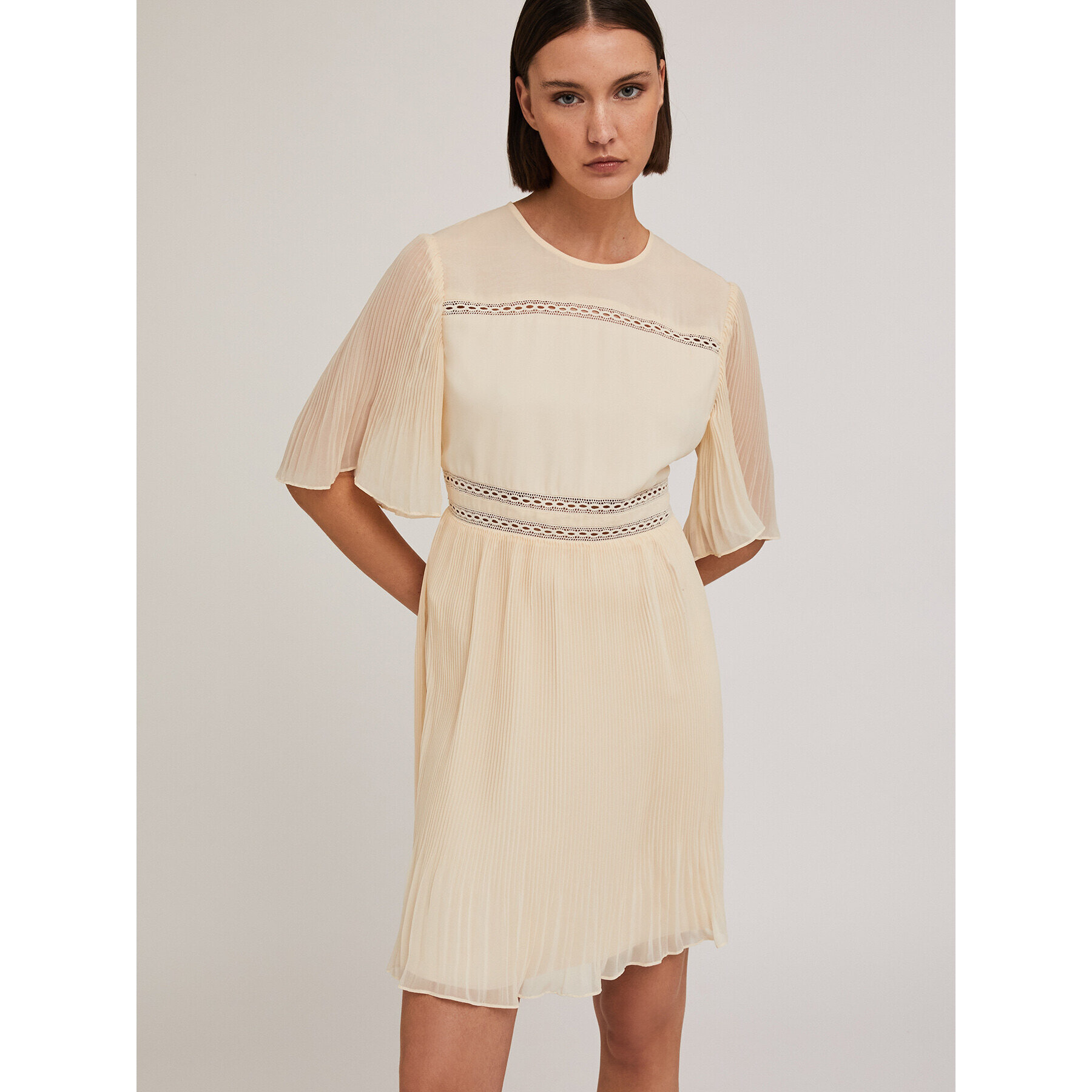 Motivi - Vestido bordado con detalles plisados. - Blanco