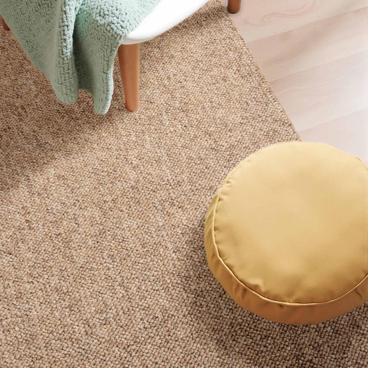 Tapis salon, motif faux uni, poils ras, look chaleureux, entretien