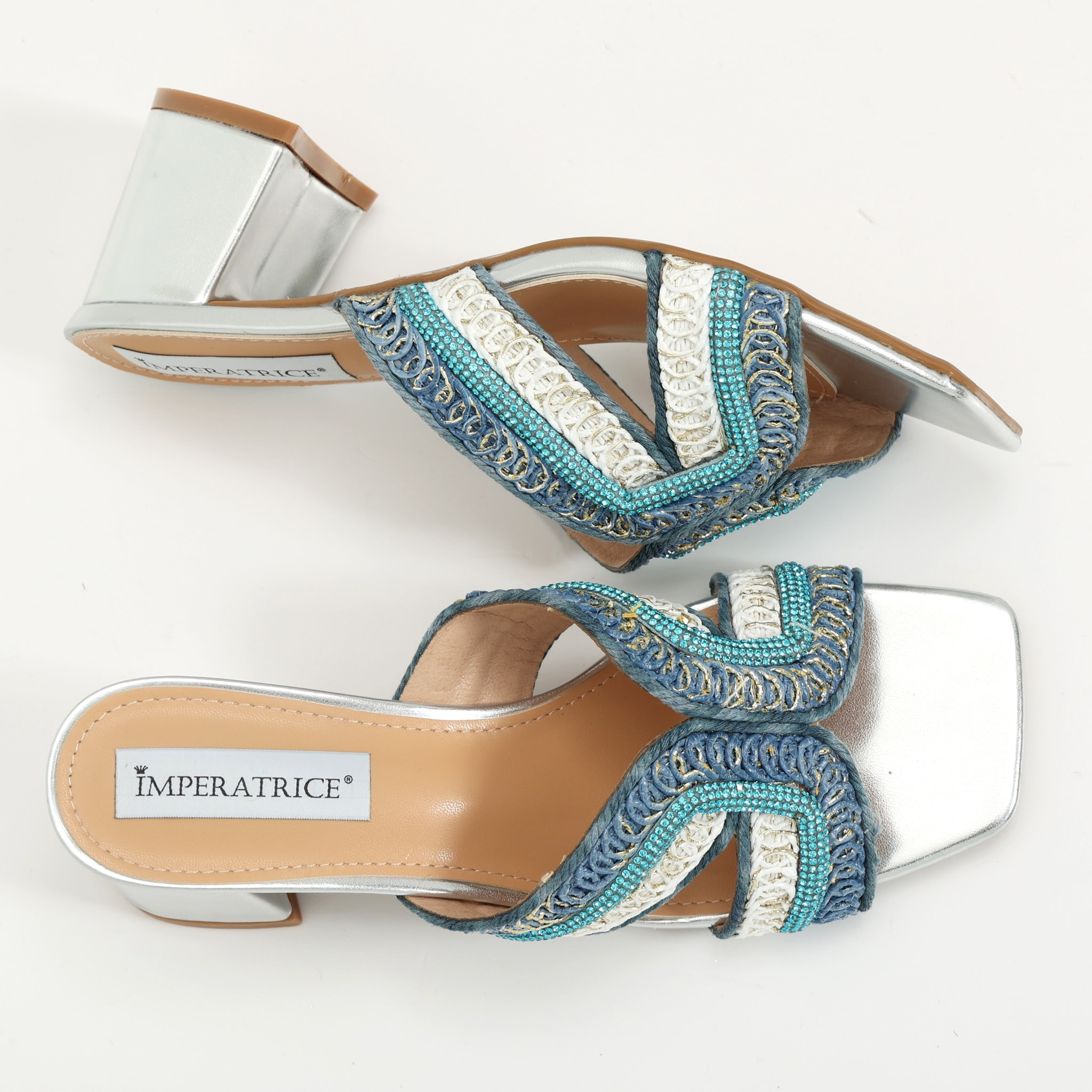 Sandali in simil pelle con tacco comodo quadrato ed applicazione strass