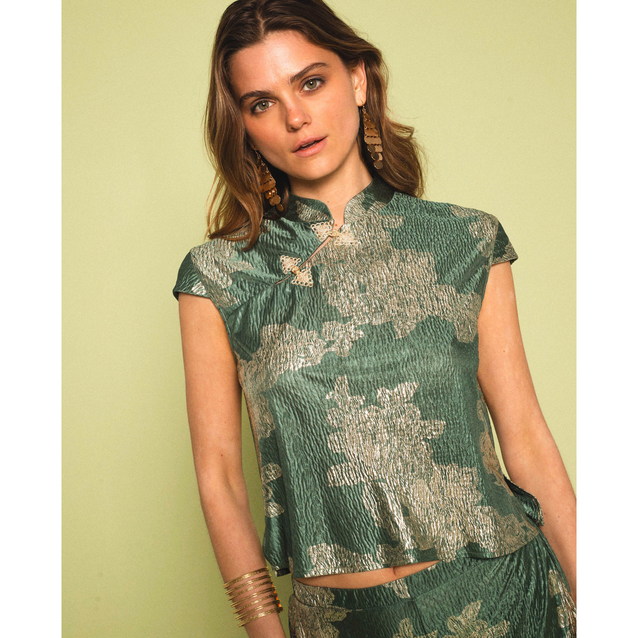Top jacquard con alamares