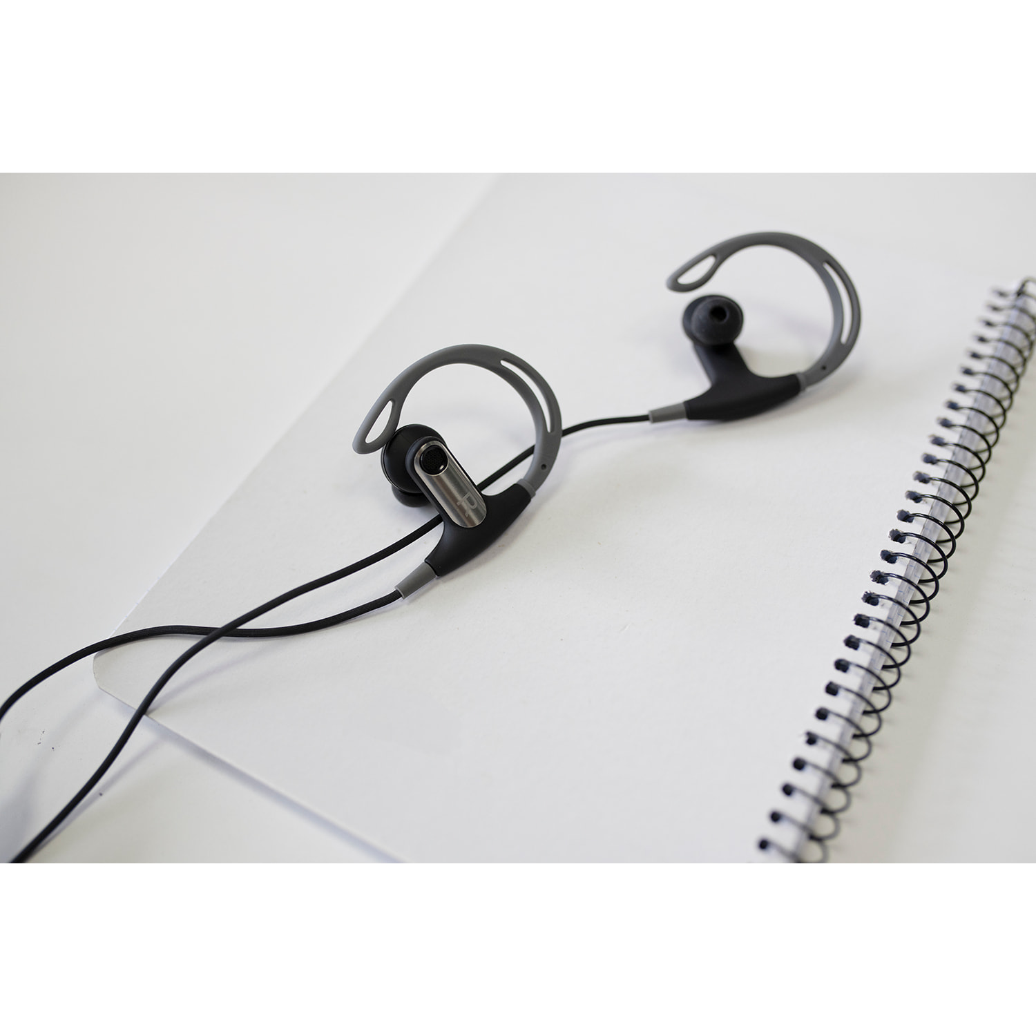 MAGNUSSEN M8 EARPHONES en color Negro