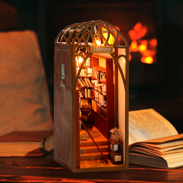Librería Enciclopedia. Book Nook realista con gran detalle, cubierta y luces led.