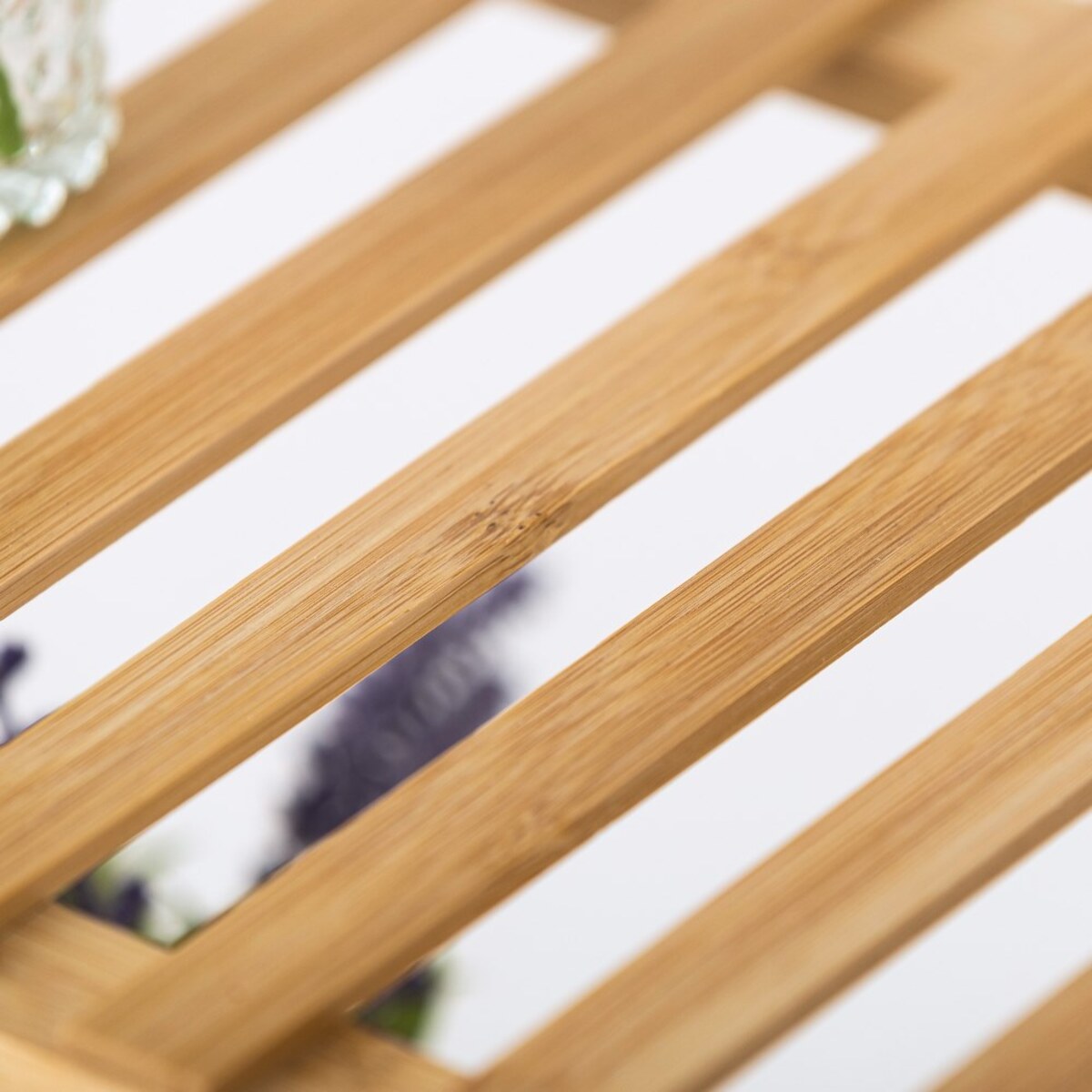 Scaffale in bamboo con struttura bianca 3 ripiani 60x26x66 cm