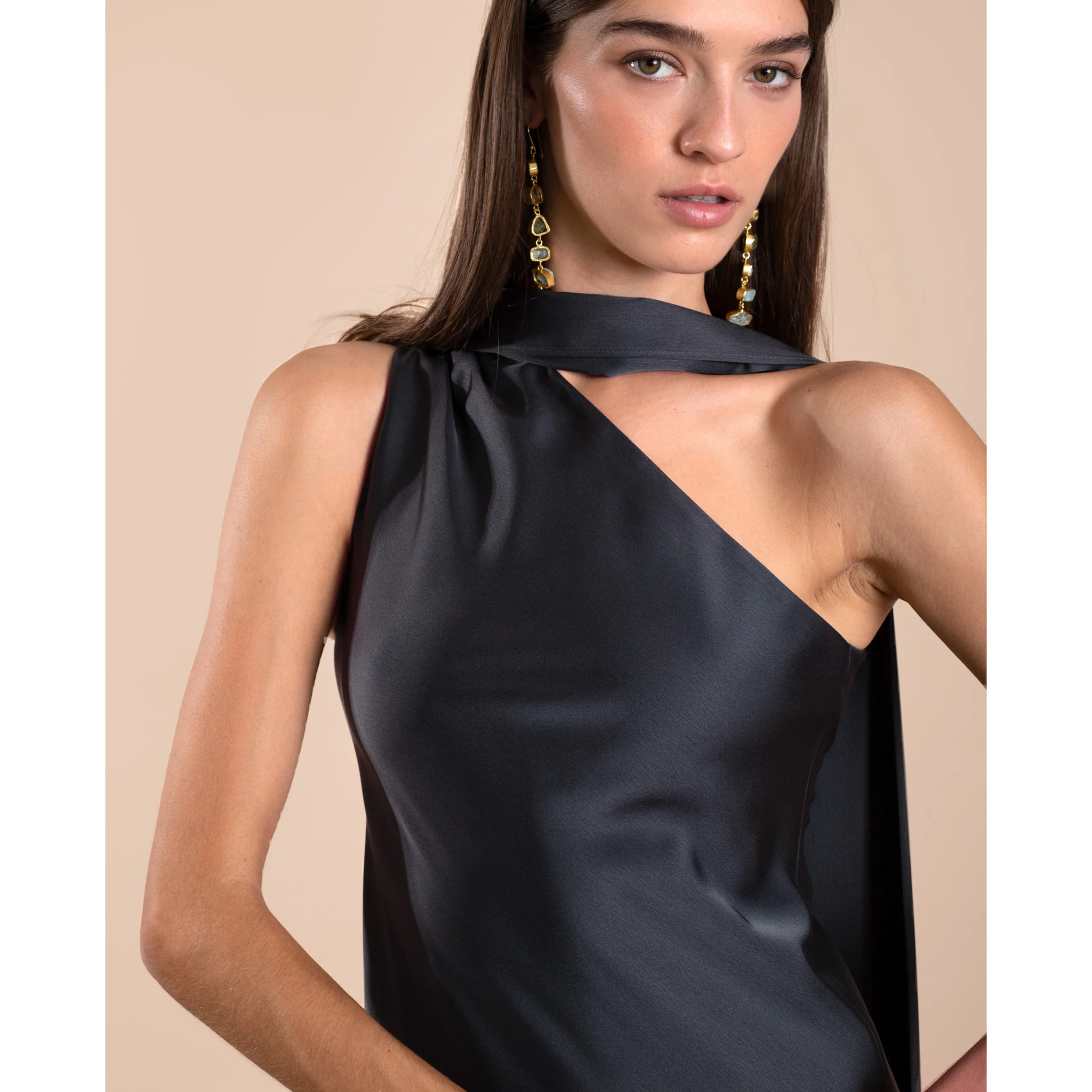 Vestido midi asimétrico con lazada