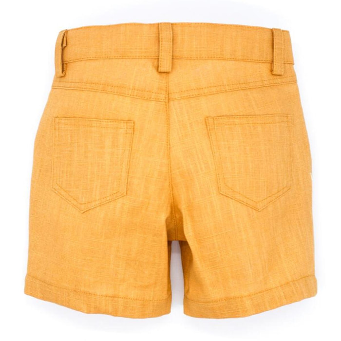 Bermuda de lino mostaza, con bolsillos y bragueta.