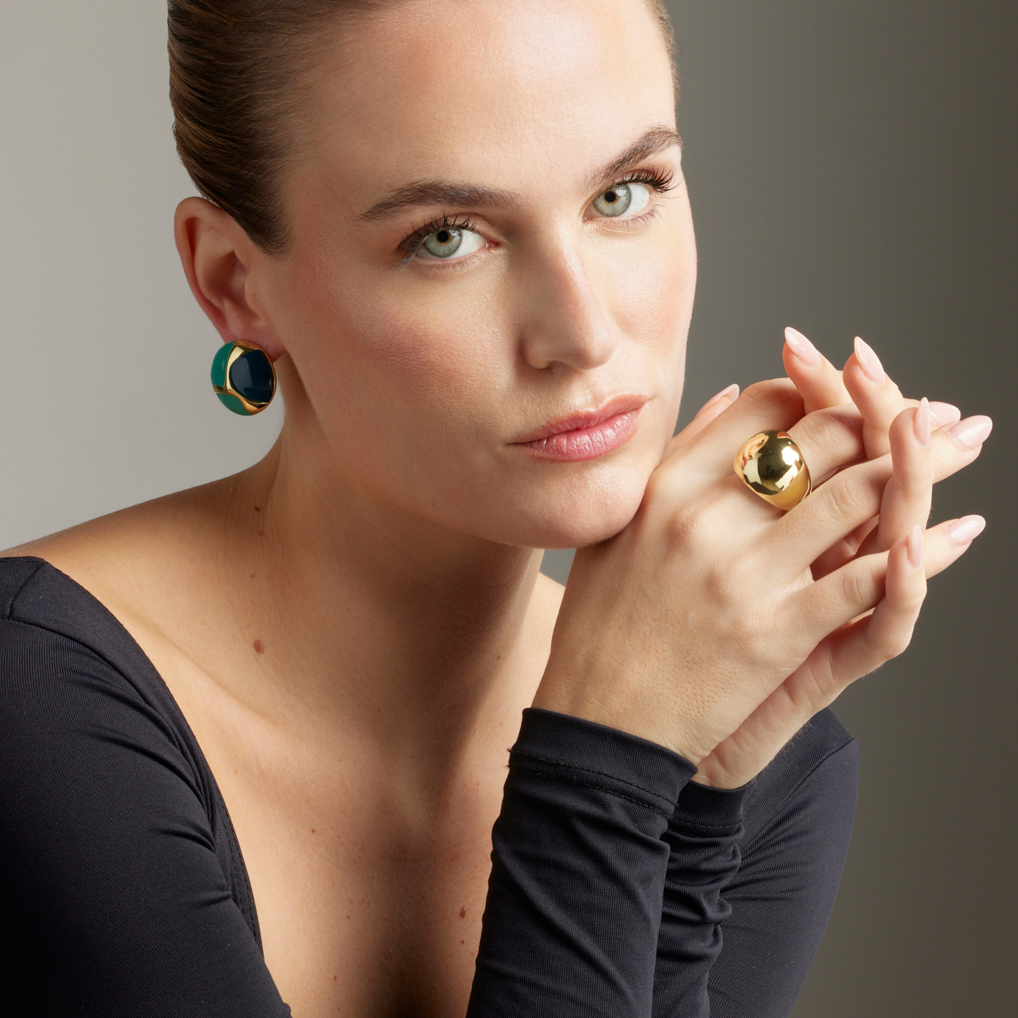 Anillo acabado en oro amarillo de 18K