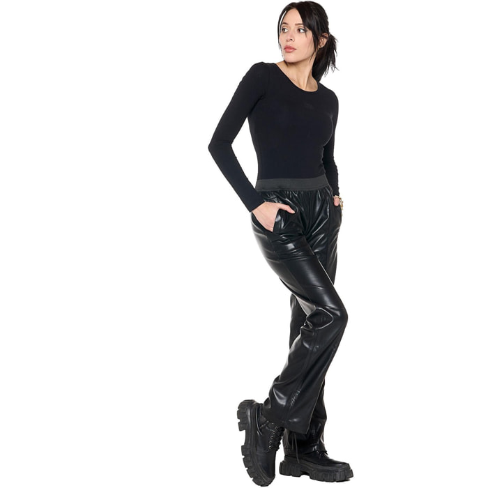 Pantalón ancho de mujer 'Black Ring' símil piel