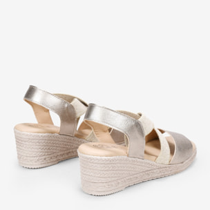 Sandalias doradas en piel con cuña