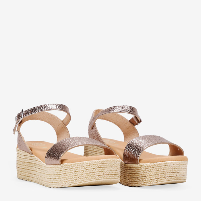 Sandalias de piel metalizadas con plataforma efecto esparto