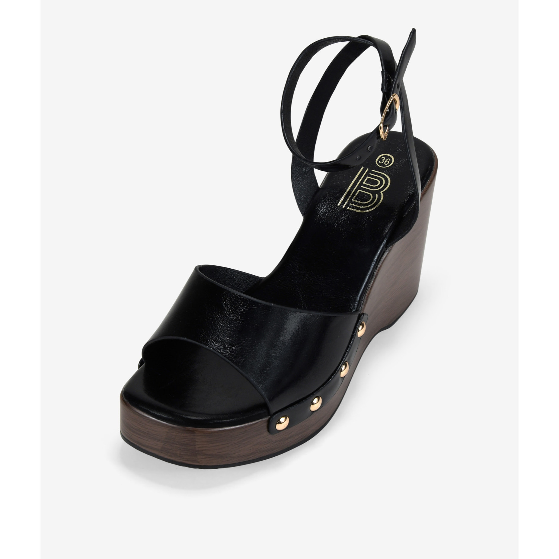 Sandalias de cuña negras con tachuelas