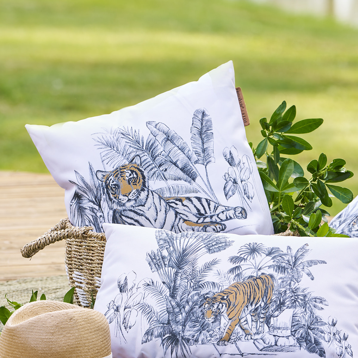 Coussin déco d extérieur "Maoria" motif tigre 40 x 40cm en polyester