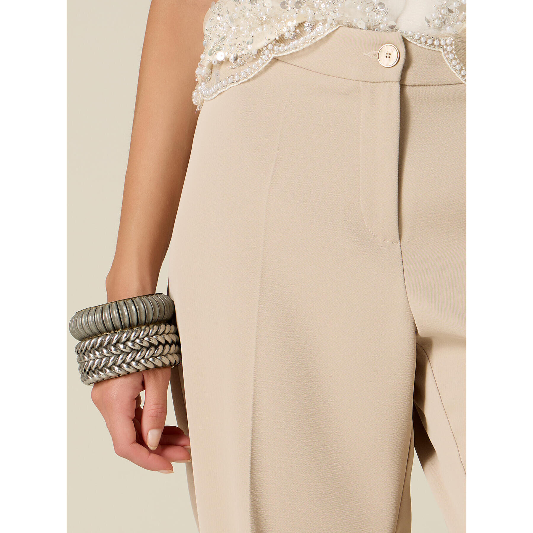 Oltre - Pantalones formales con raya marcada - Beige
