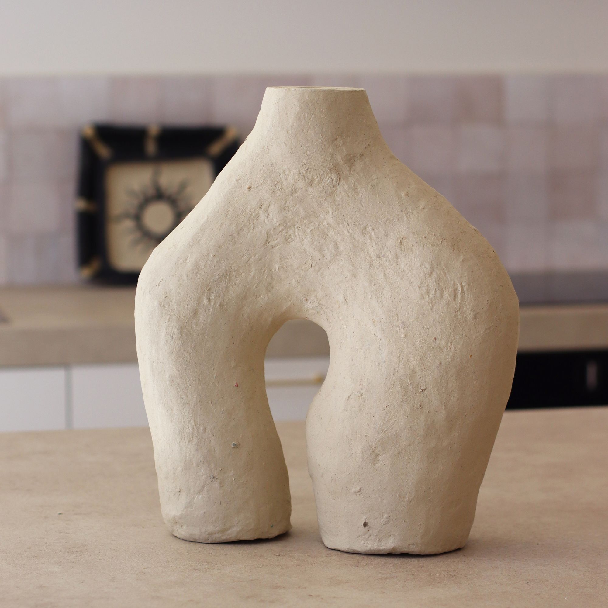 Vase en papier maché écru ZAGORA