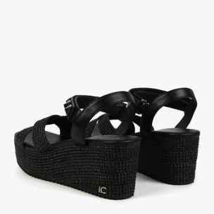 Sandali con plateau dettagli in metallo