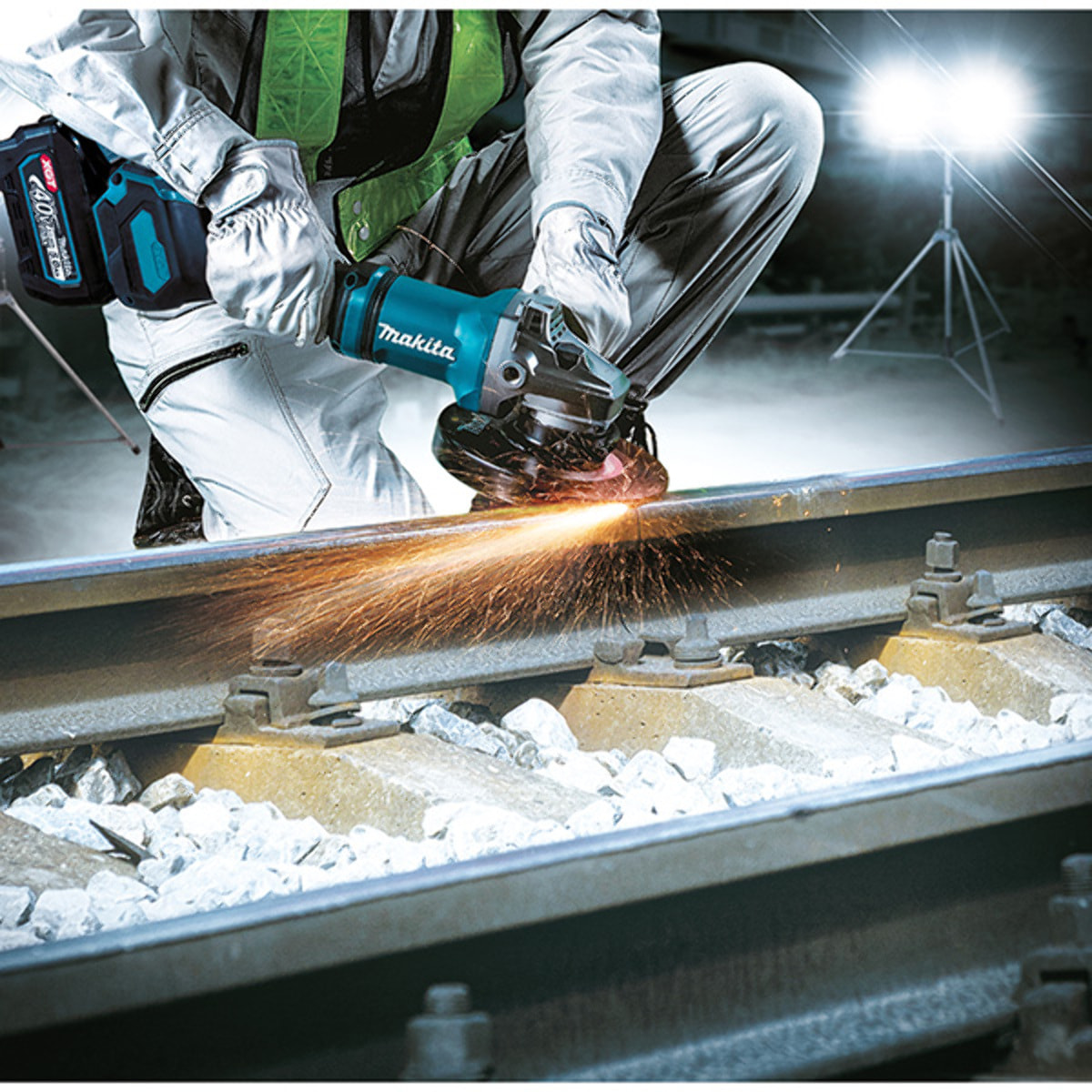 Amoladora 180 mm 40V Bluetooth MAKITA sin batería - GA037GZ