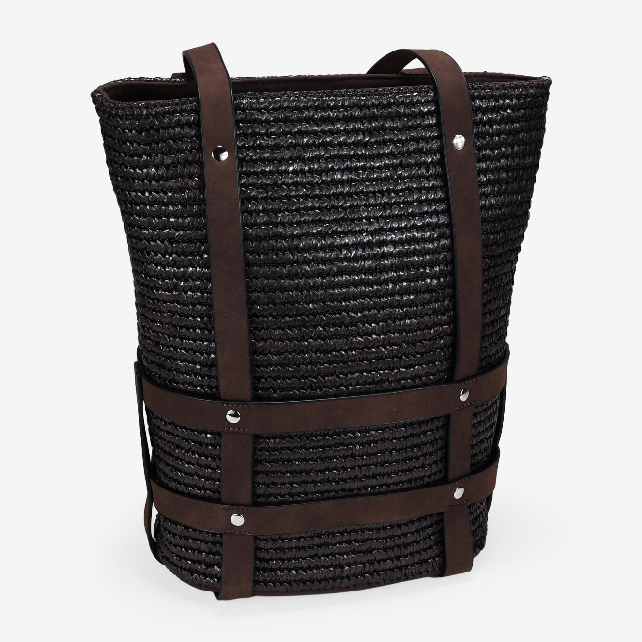 Bolso de hombro marrón en rafia con arnés