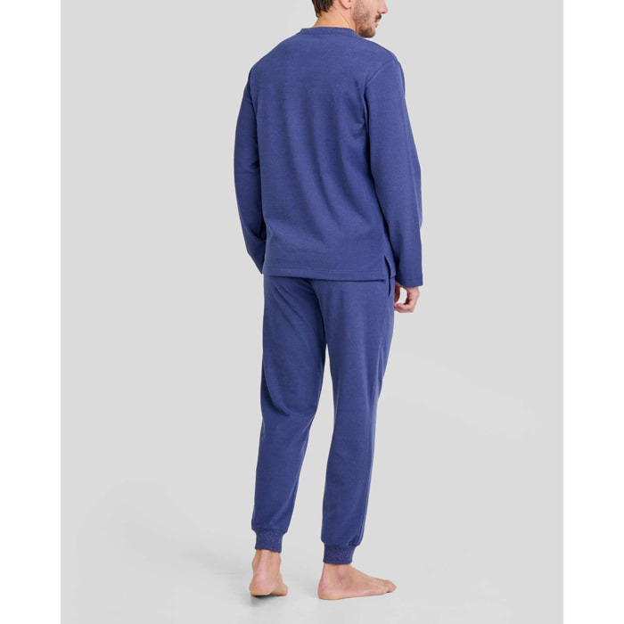 Pijama hombre cálido tejido, escote en pico, manga larga y pantalón largo con puños y bolsillos laterales