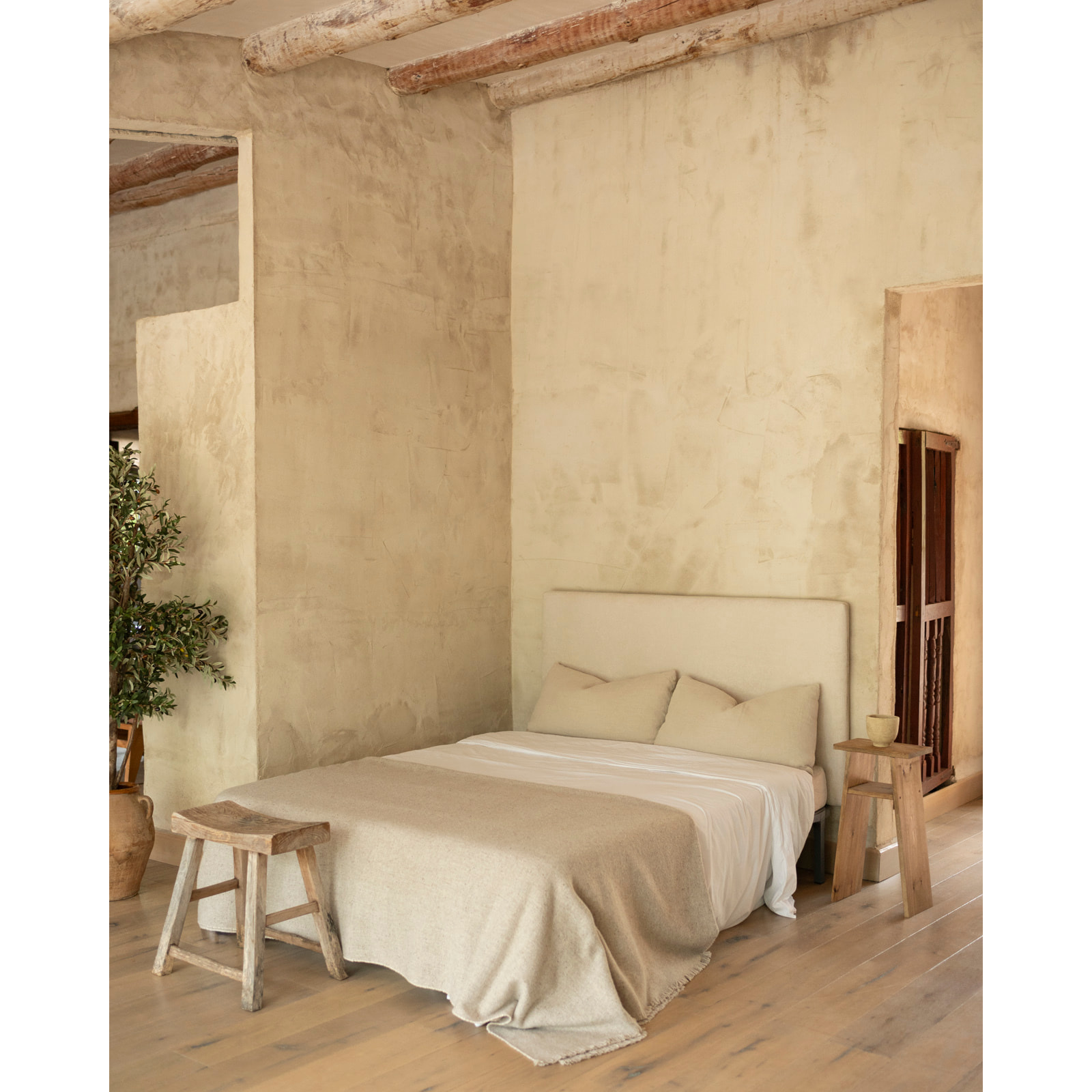 Cabecero tapizado en color blanco roto de varias medidas