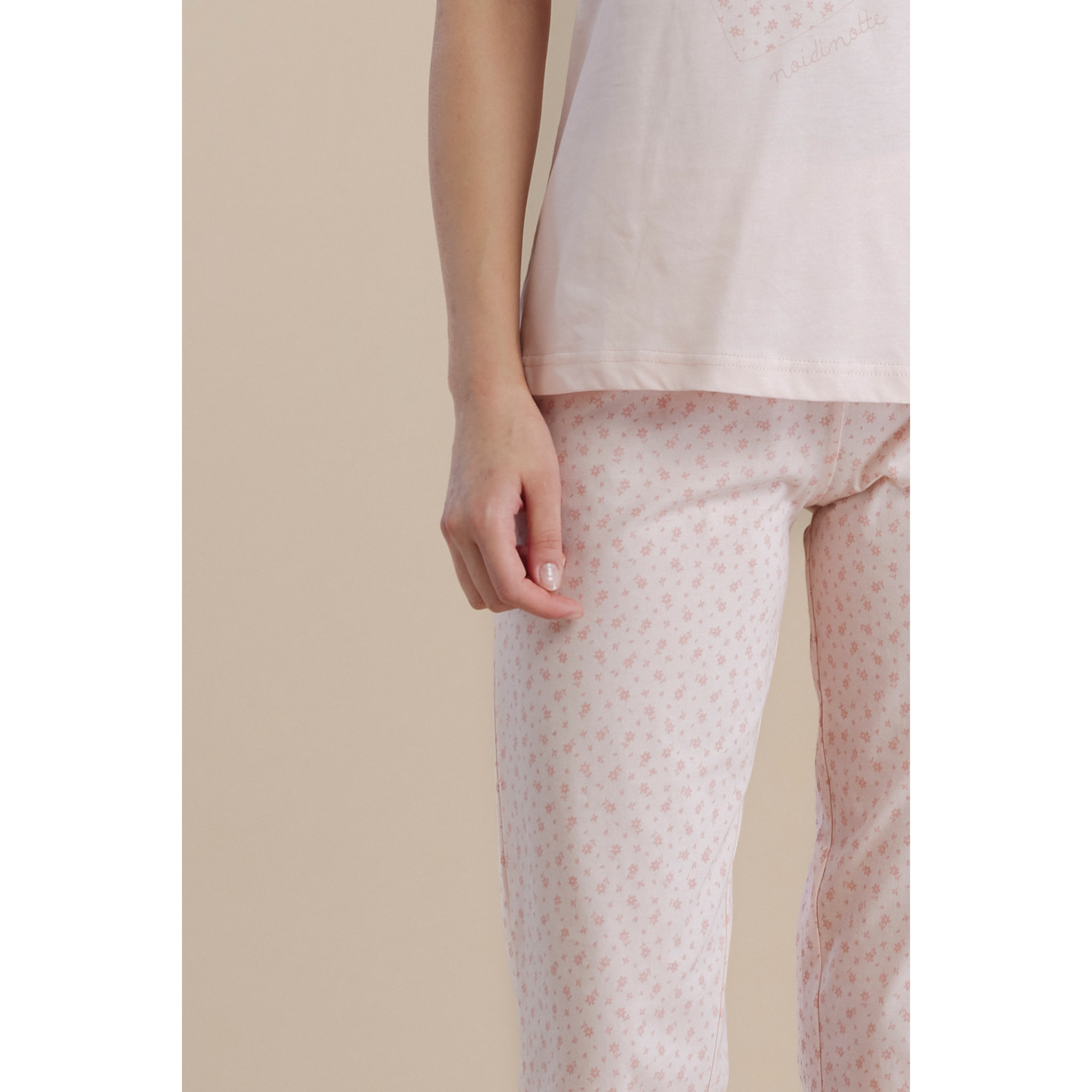 Pigiama donna in cotone top collo tre bottoni e pantalone pescatore articolo little flower Noidinotte