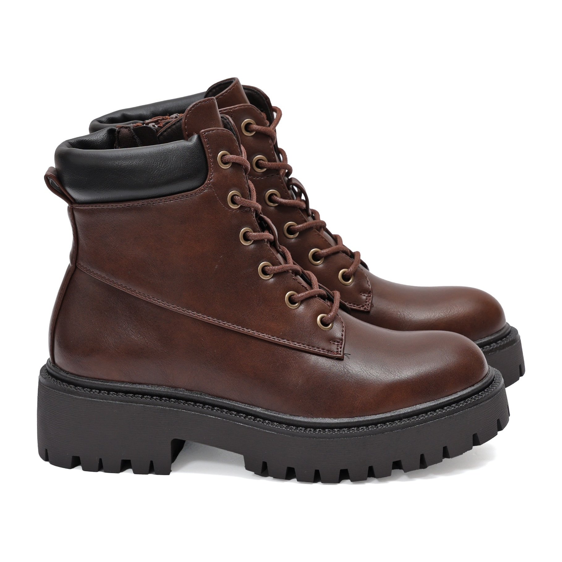 Anfibi in simil pelle con stringhe