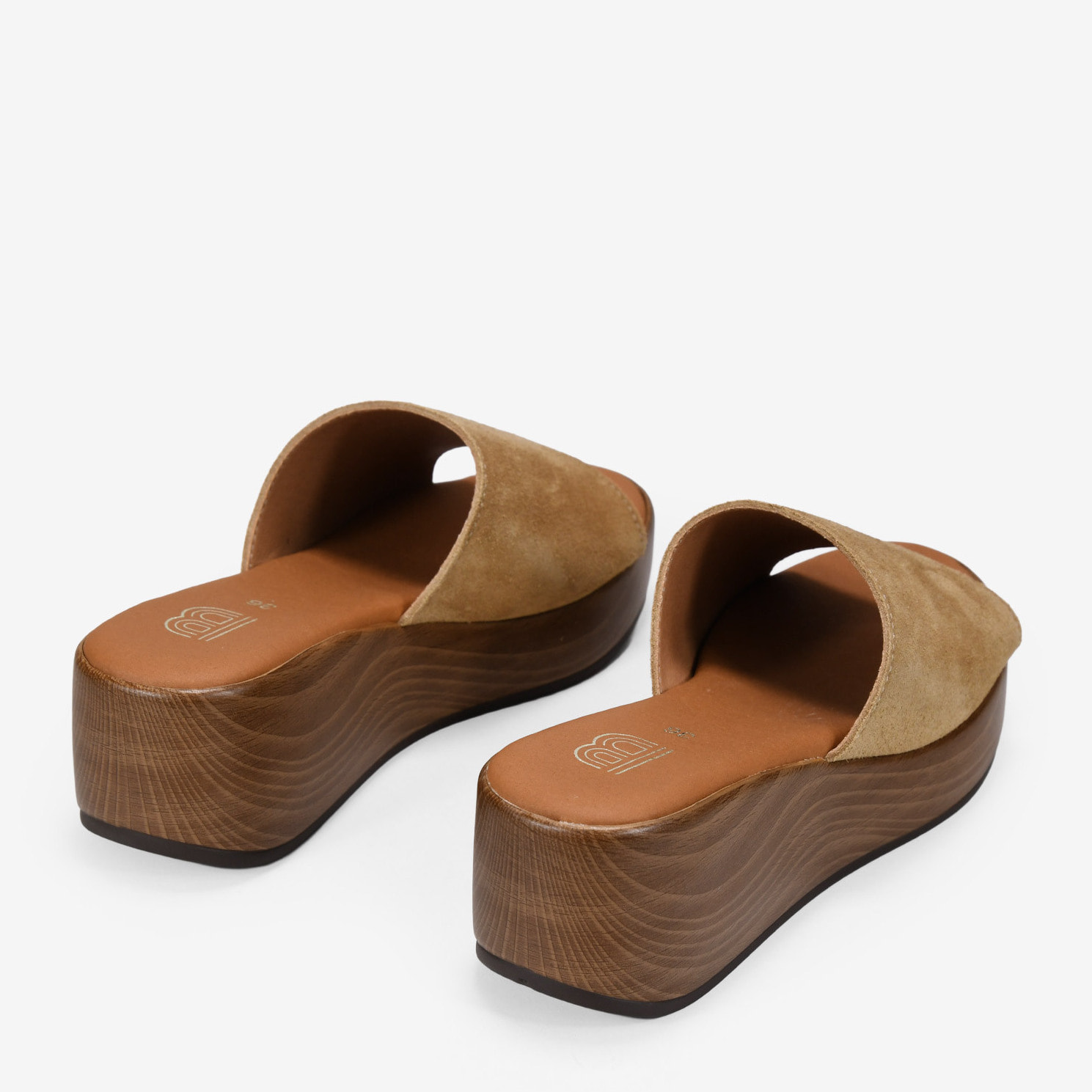 Sandalias de cuña arena en piel