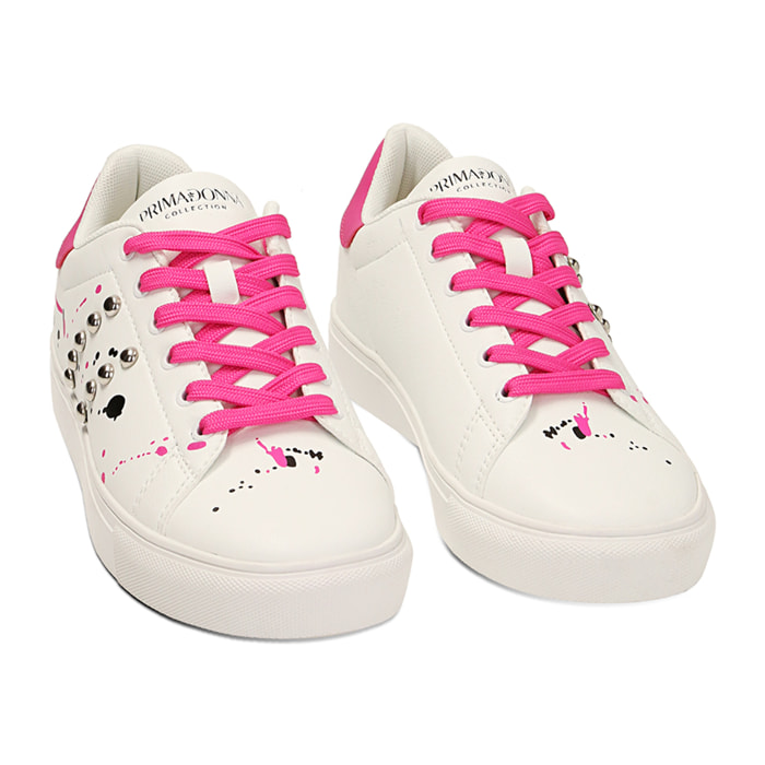 Sneakers bianche con borchie