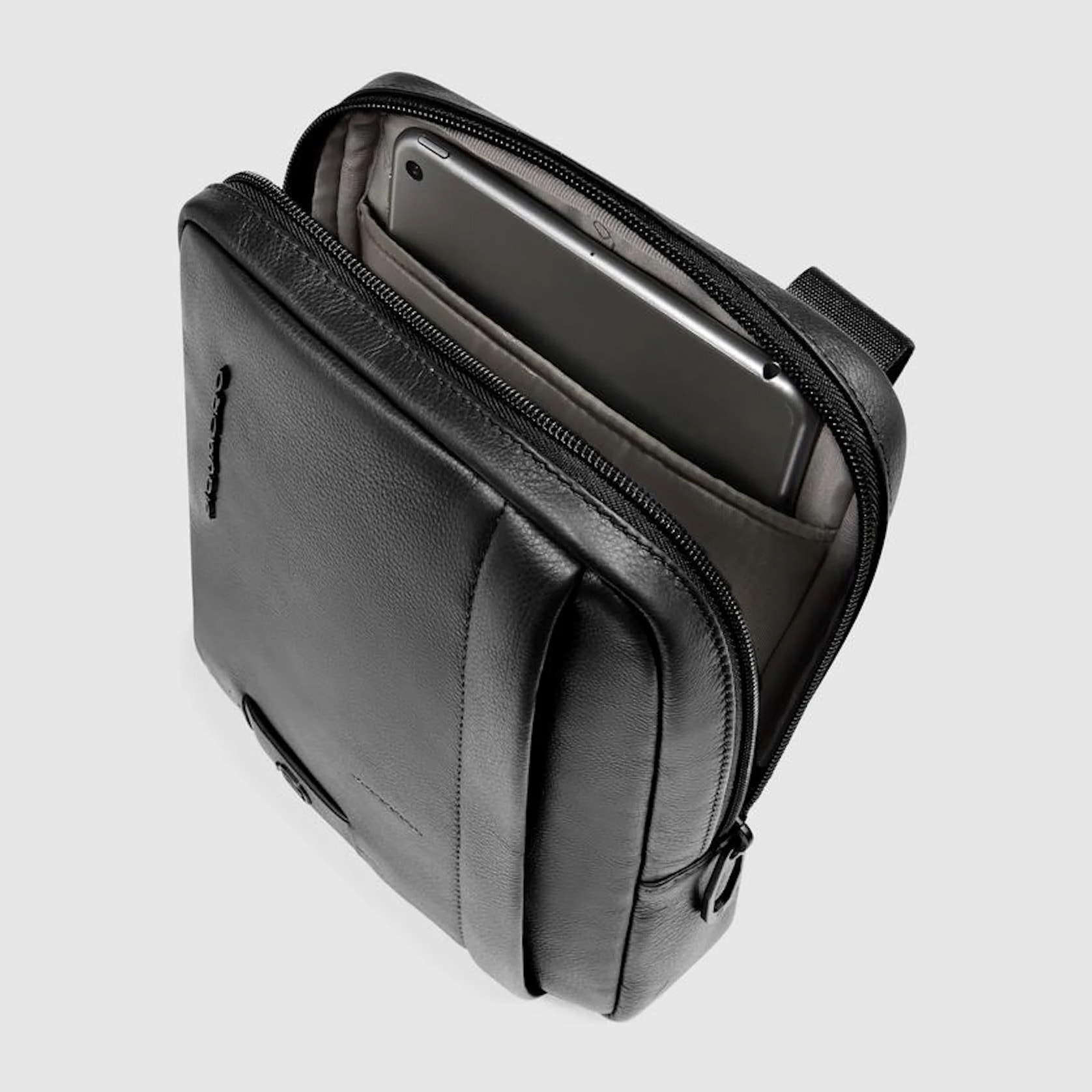 Piquadro Borsello piccolo in pelle porta iPad®mini, schermato con protezione RFID