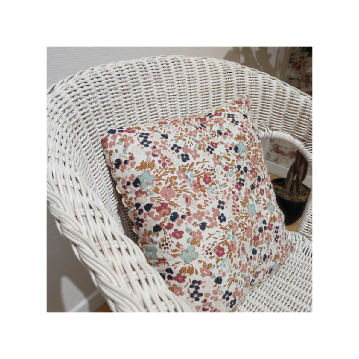 Fauteuil en rotin blanc tressé avec accoudoirs, pour jardin et intérieur - VIVIA