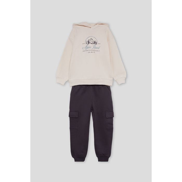 Conjunto niño sudadera con capucha crudo y marino de felpa y pantalón, bolsillos cargo y puños elásticos | Color: Crudo | Street Monkey