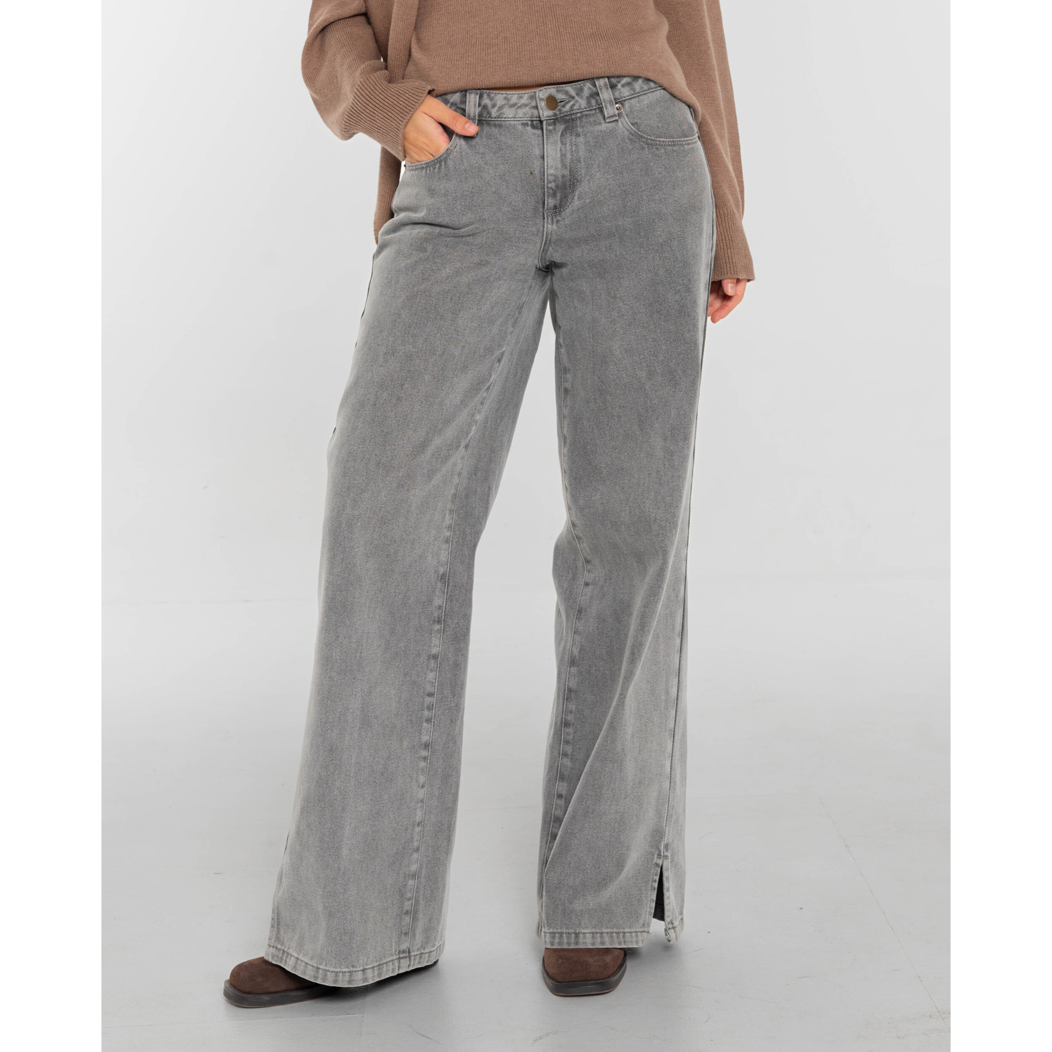 Jeans denim recto con costura delantera de mujer