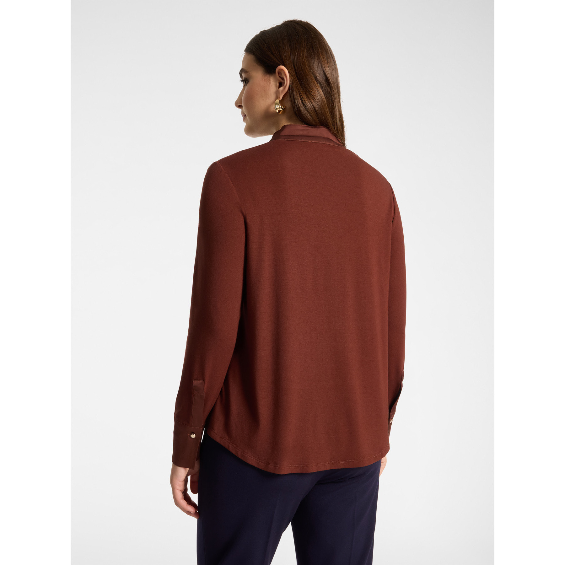 Elena Mirò - T-shirt in viscosa con collo coreana - Marrone