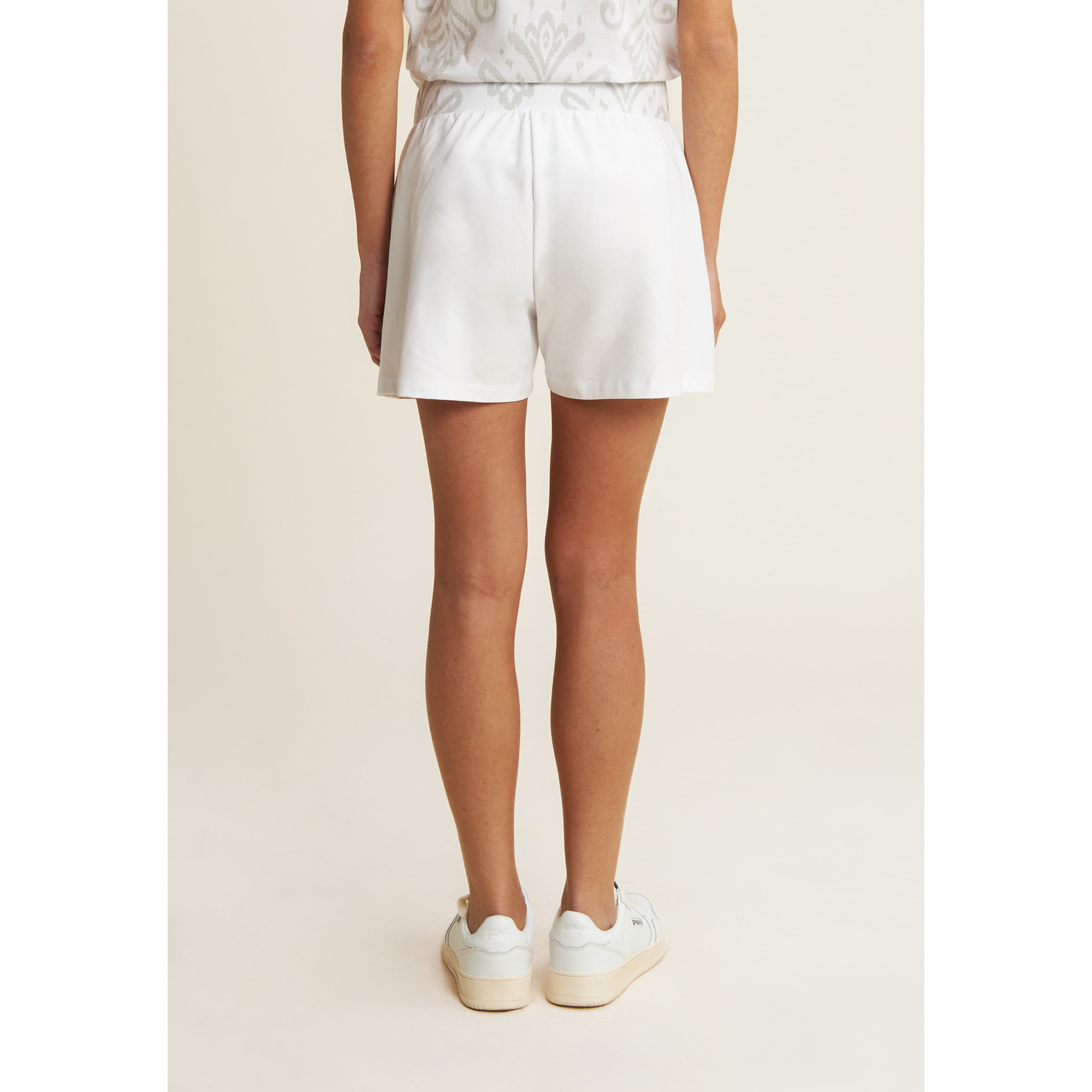 Short sportivi con fascia in vita floreale