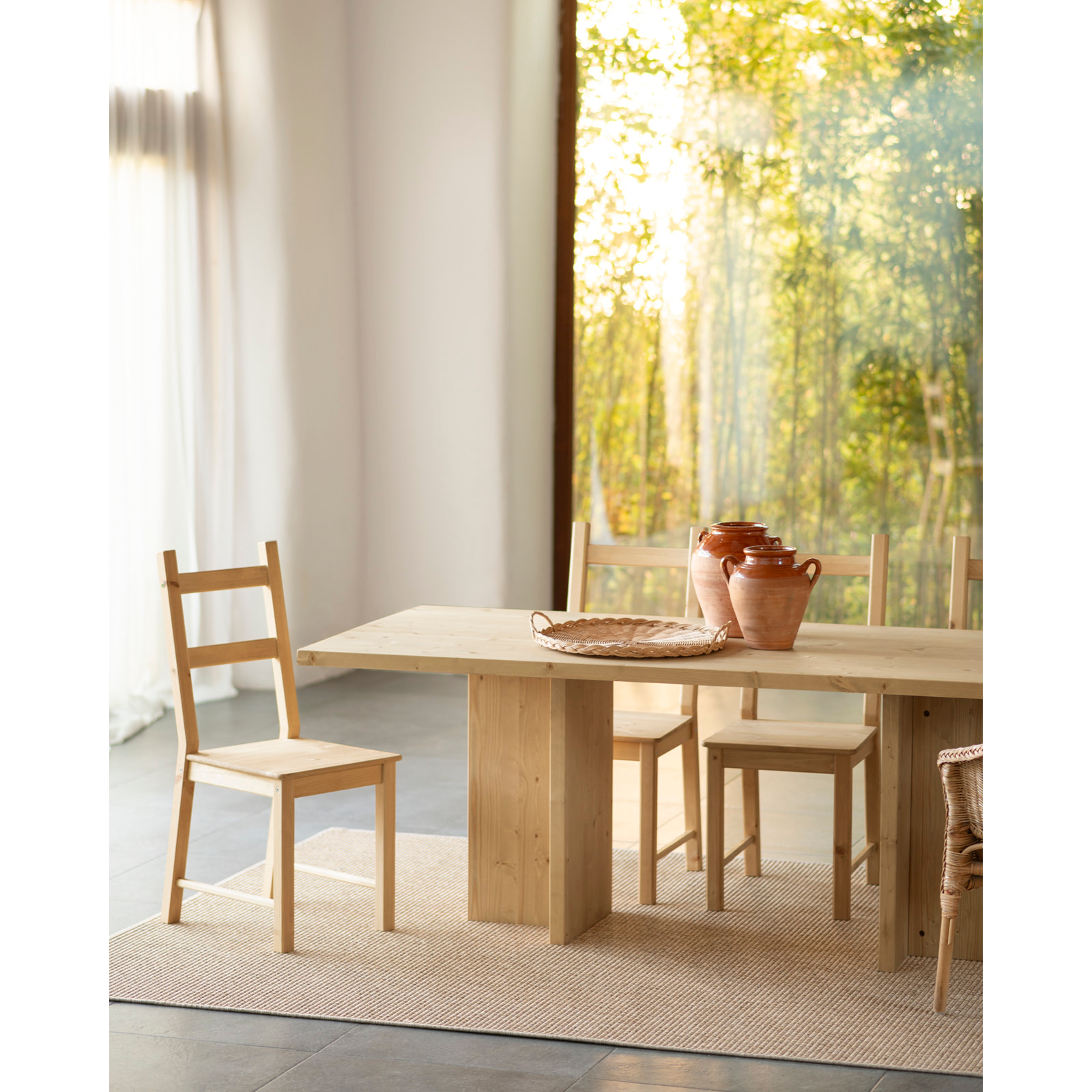 Table à manger en bois massif ton chêne moyen en différentes tailles