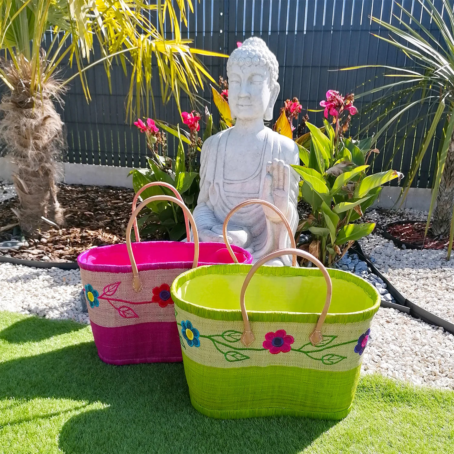 Panier artisanal de Madagascar - Namakia MM Fuchsia avec pochon