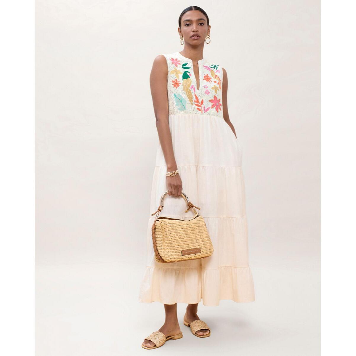 Abito con volant a pappagallo