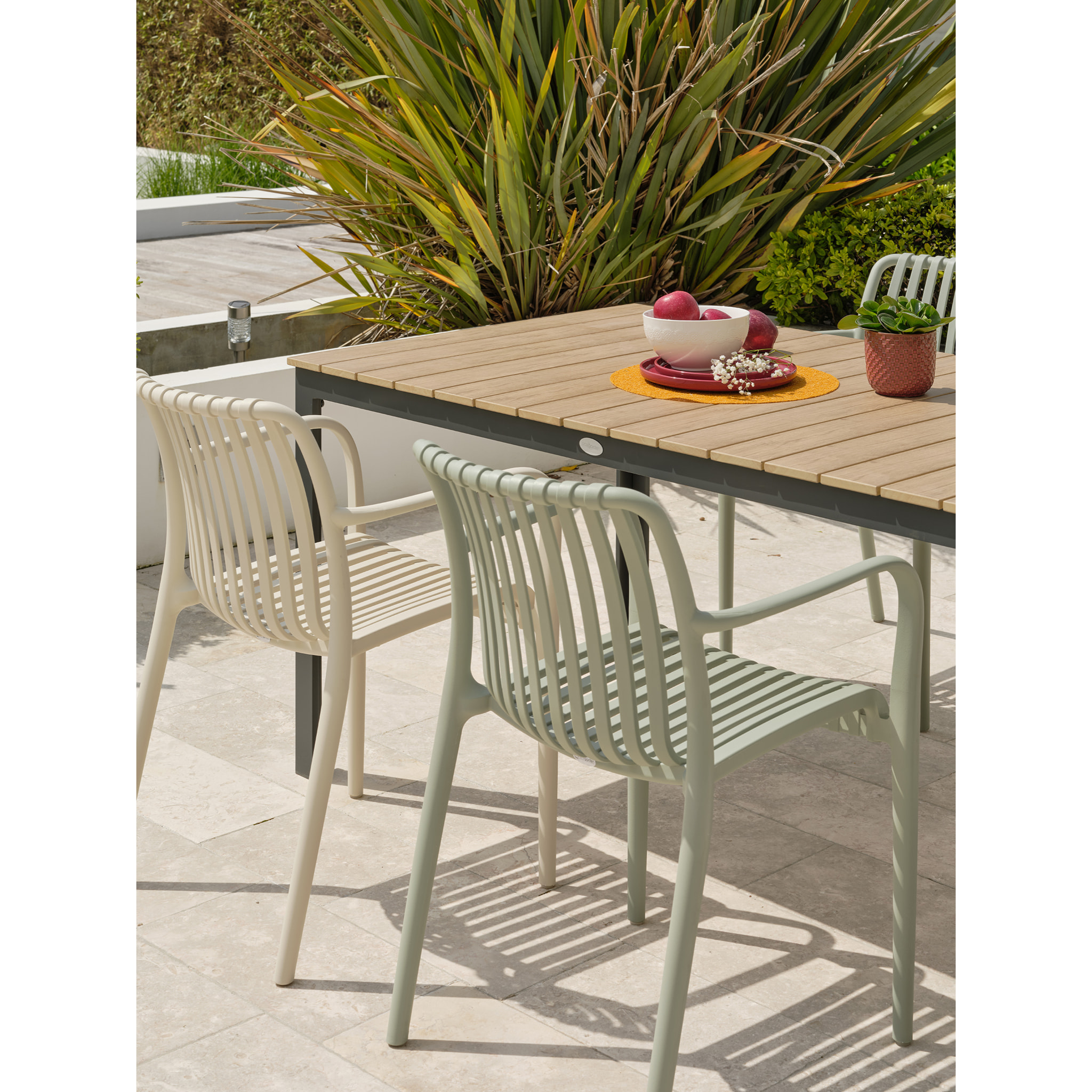 BOSTON - Ensemble repas de jardin 4 places en aluminium gris anthracite