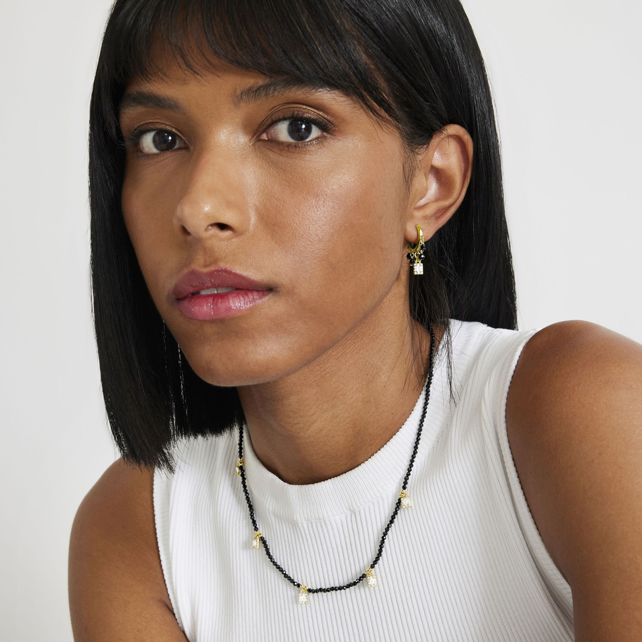 Pendientes de Agata Negra acabados en oro amarillo de 18K