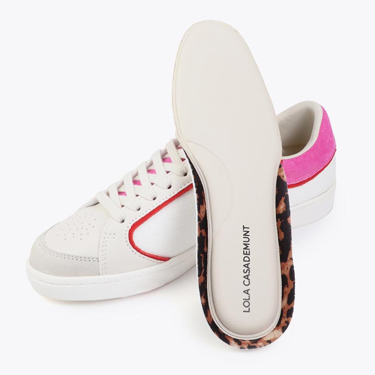 Scarpa sportiva con logo in tessuti abbinati e dettagli in pelle