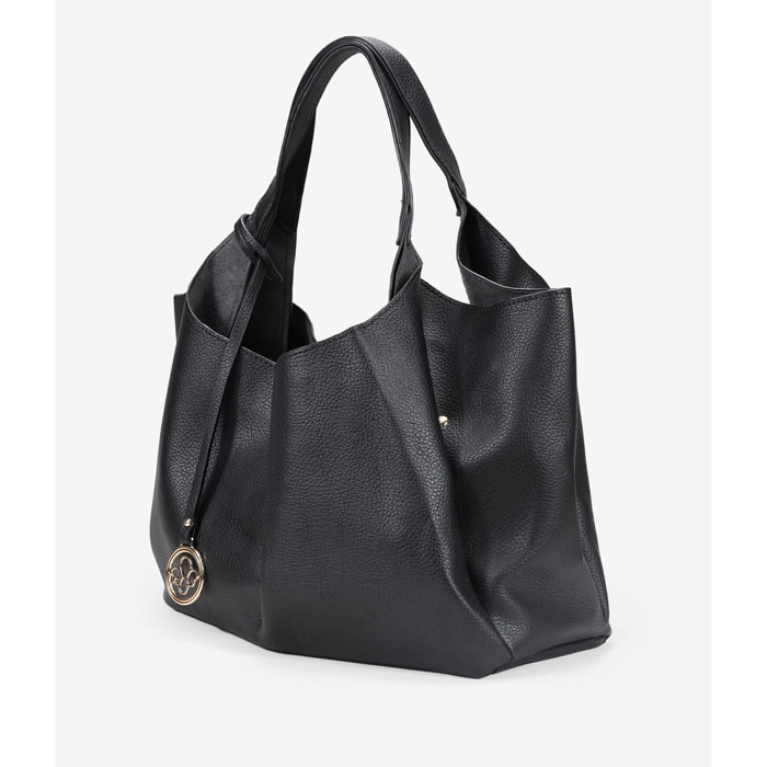 Bolso de hombro negro con tres compartimentos