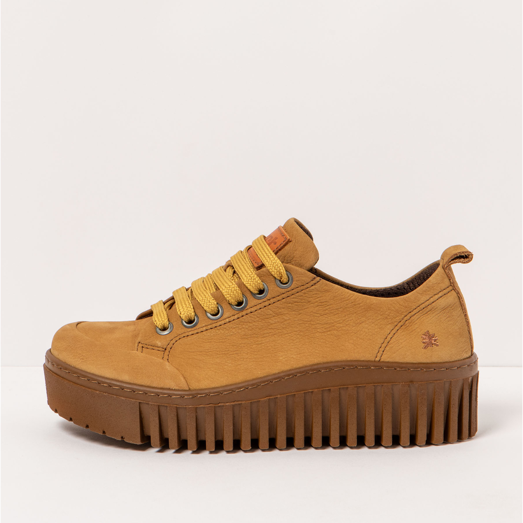 Zapatillas 1535 NOBUCK KARAMEL/BRIGHTON color Karamel