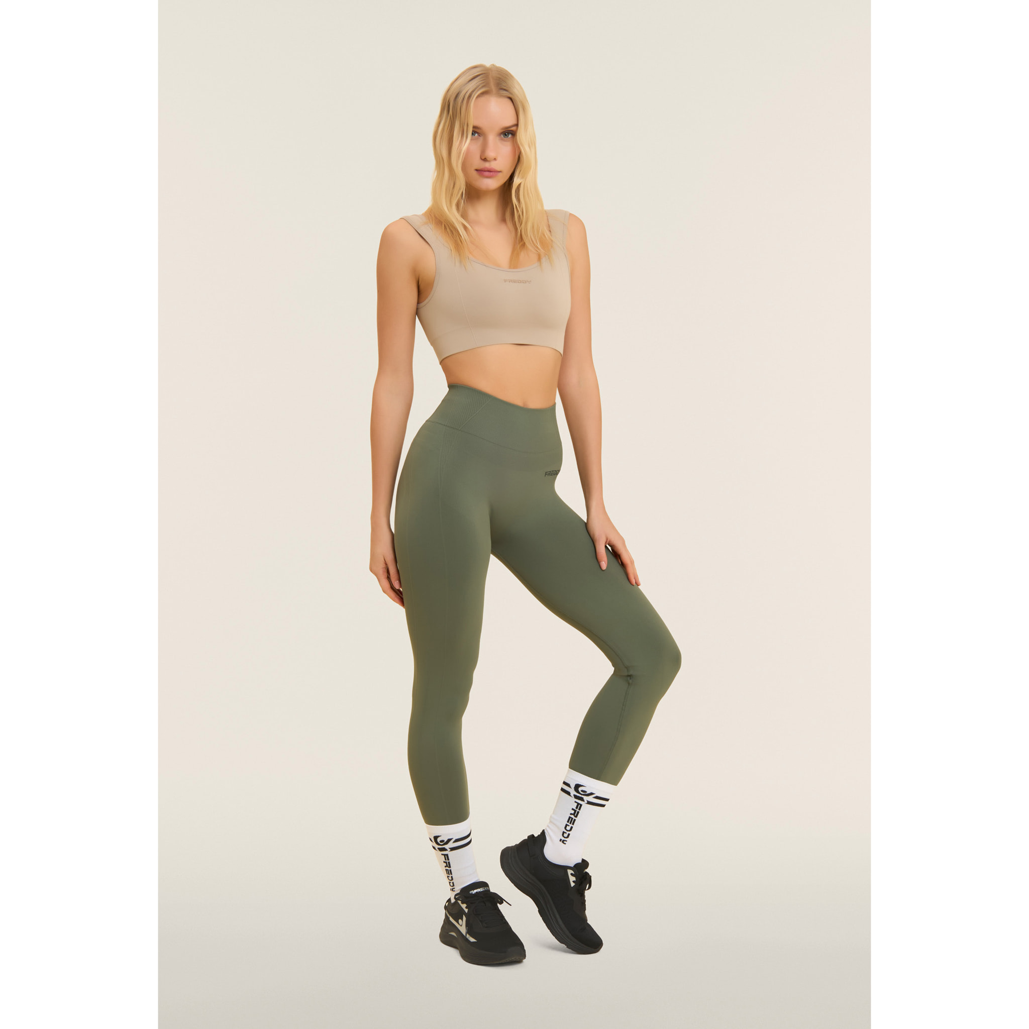 Top sportivo seamless con scollo a cuore e supporto leggero