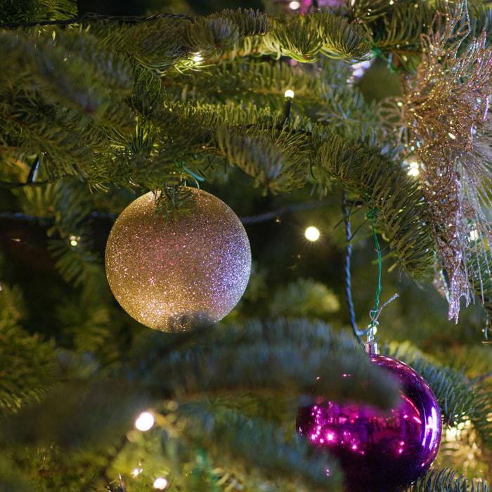 set de 20 bolas de navidad de 4cm con diseños acabados en mate y brillante en colores champagne