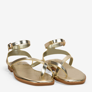 Sandalias de dedo doradas con pulsera y hebilla